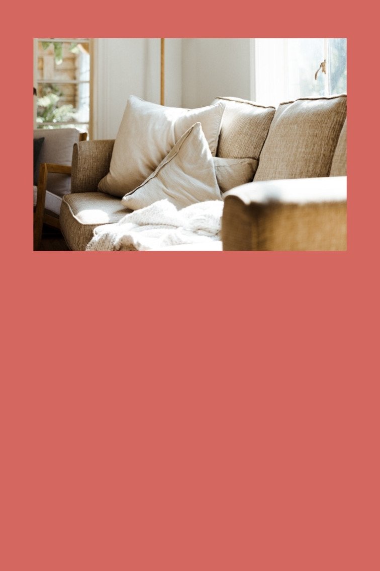Compressor dehumidifier suited to a normal-temperature living space