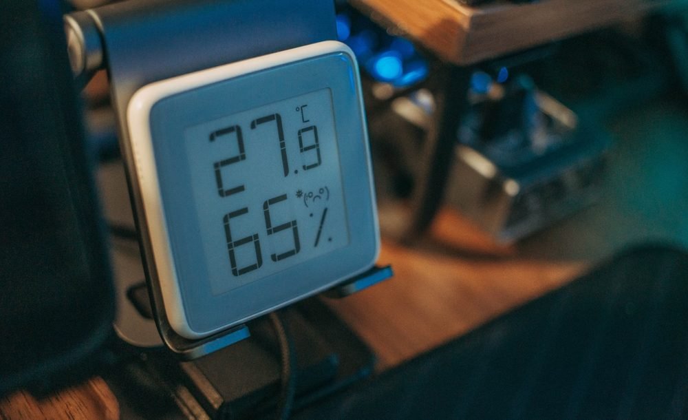 Digital hygrometer display showing temperature and humidity readings